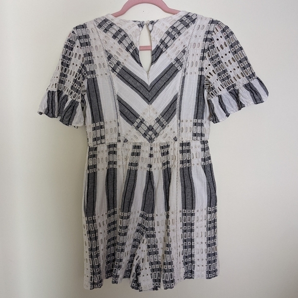 ANTHROPOLOGIE ett:twa striped eyelet romper 2 small - Picture 9 of 16